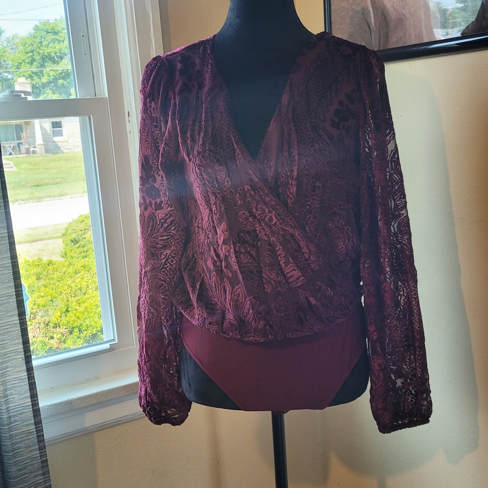 💙 2/$20 Lulu's Deep Red‎ Lace Wrap Blouse